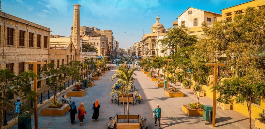 Online discussions shaping global opinions about countries and identity